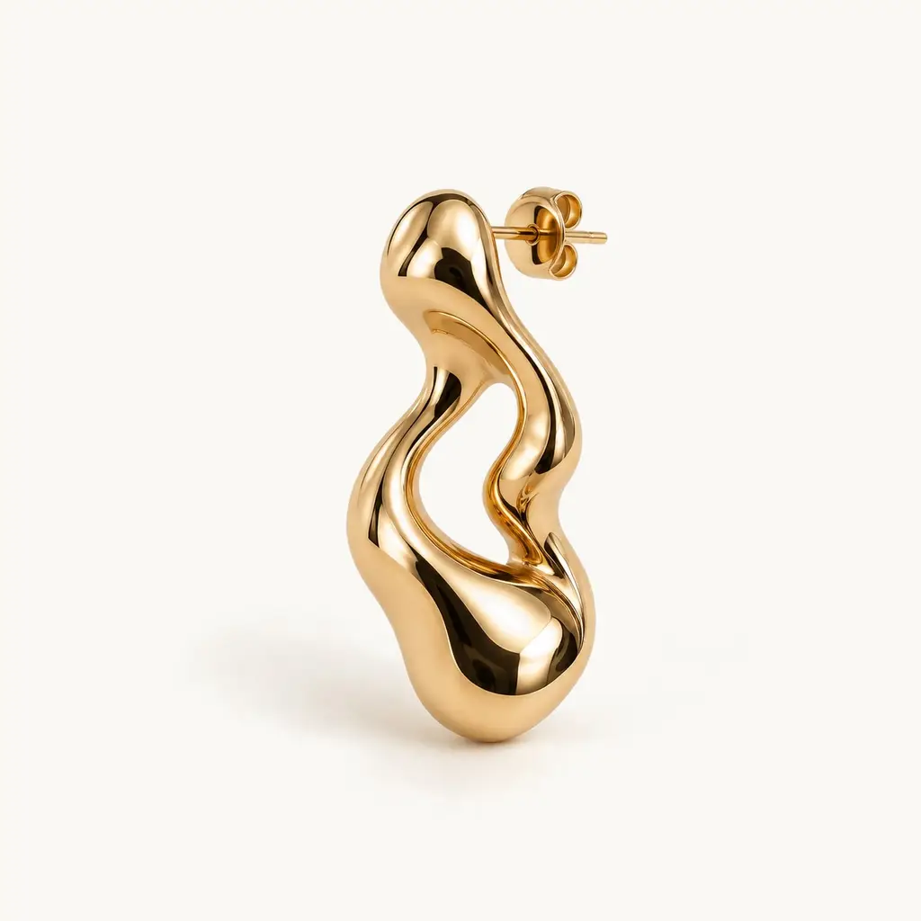 Single Goccia earring, three-quarter view showing the post